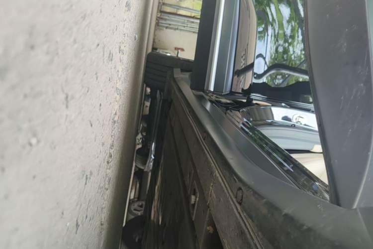 Used Nio ES6 2023 75 kWh Right Side Sill