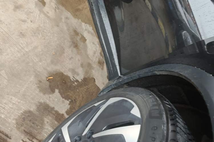 Used Nio ES6 2023 75 kWh Right Side Sill