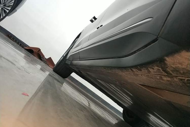 Used Nio ES6 2023 75 kWh Right Side Sill