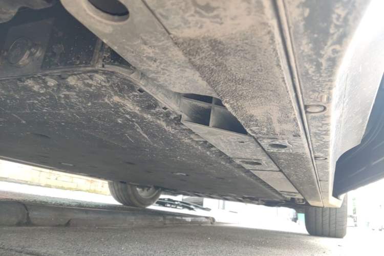 Used Nio ES6 2023 75 kWh Right Side Sill