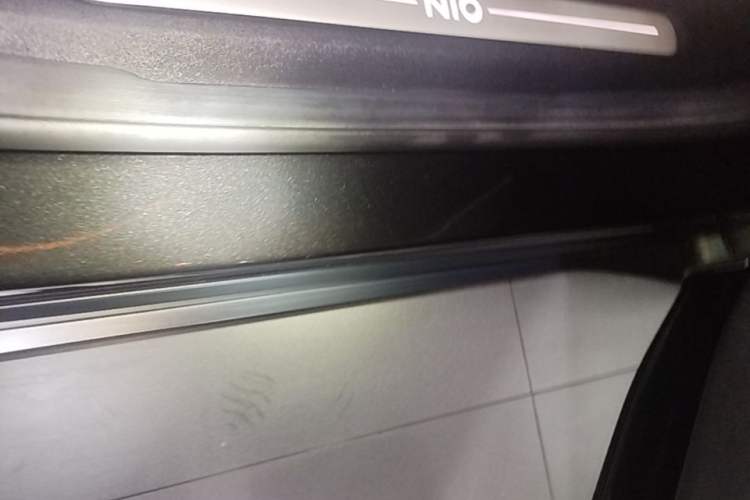 Used Nio ES6 2023 75 kWh Right Side Sill