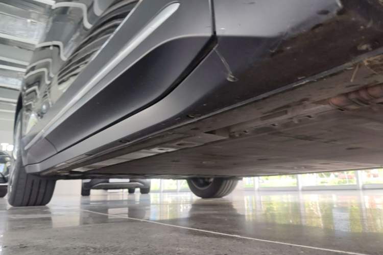 Used Nio ES6 2023 75 kWh Right Side Sill