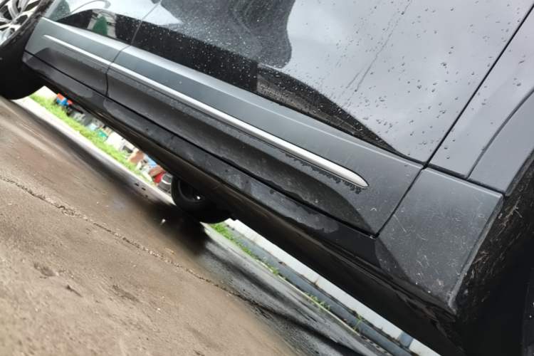 Used Nio ES6 2023 75 kWh Right Side Sill
