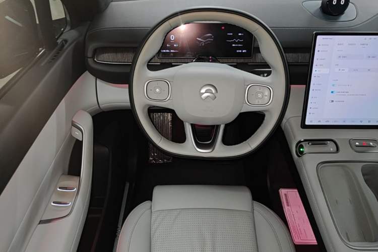 Used Nio ES6 2023 75 kWh Steering Wheel