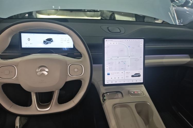 Used Nio ES6 2023 75 kWh Center Console