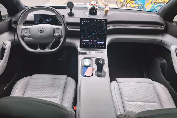 Used Nio ES6 2023 75 kWh Center Console