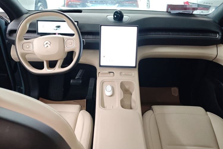 Used Nio ES6 2023 75 kWh Center Console