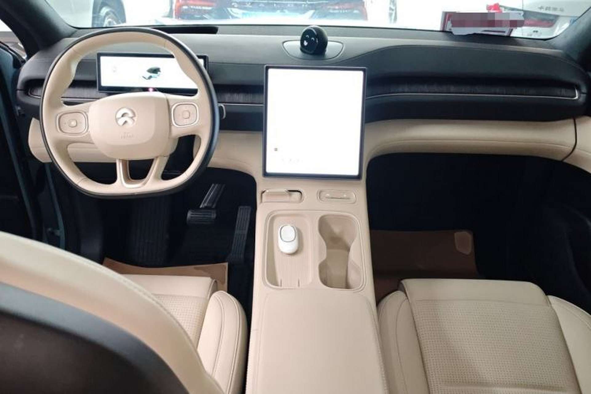 Used Nio ES6 2023 75 kWh Center Console