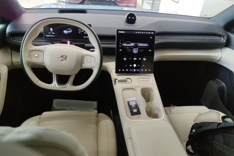 Used Nio ES6 2023 75 kWh Center Console