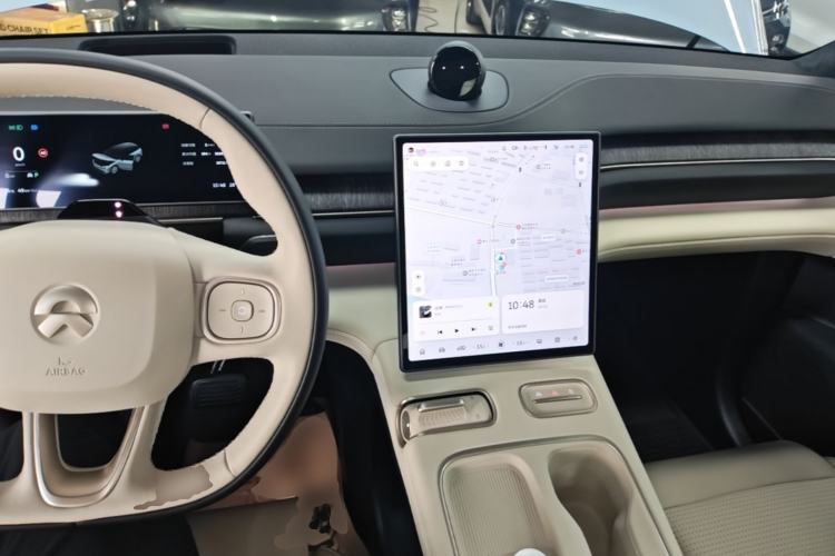 Used Nio ES6 2023 75 kWh Center Console