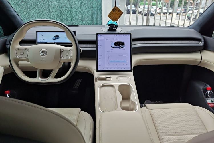 Used Nio ES6 2023 75 kWh Center Console