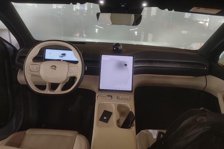 Used Nio ES6 2023 75 kWh Center Console