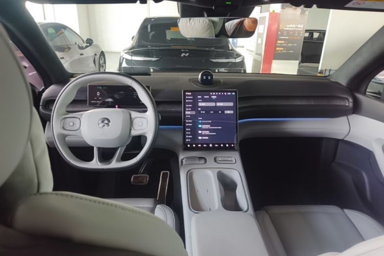 Used Nio ES6 2023 75 kWh Center Console