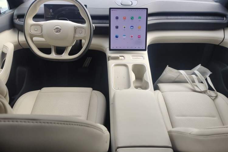 Used Nio ES6 2023 75 kWh Center Console