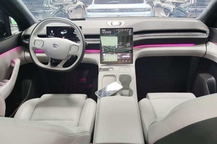 Used Nio ES6 2023 75 kWh Center Console