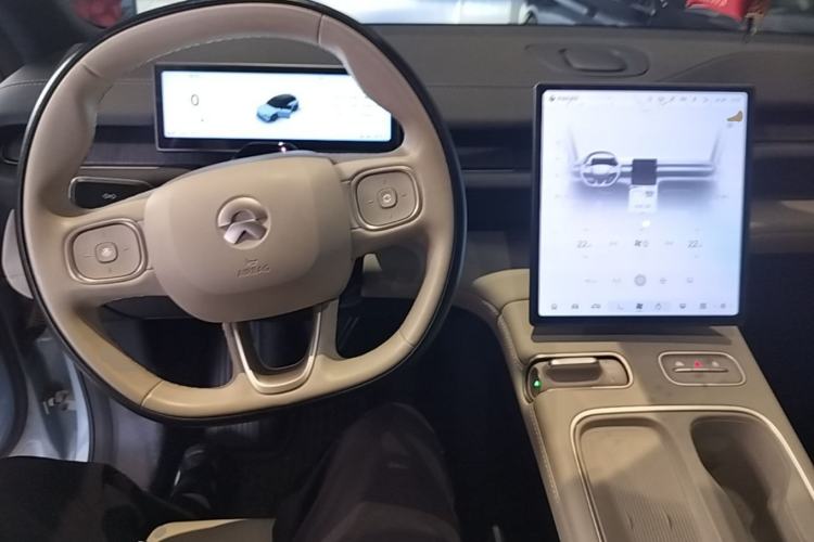 Used Nio ES6 2023 75 kWh Center Console