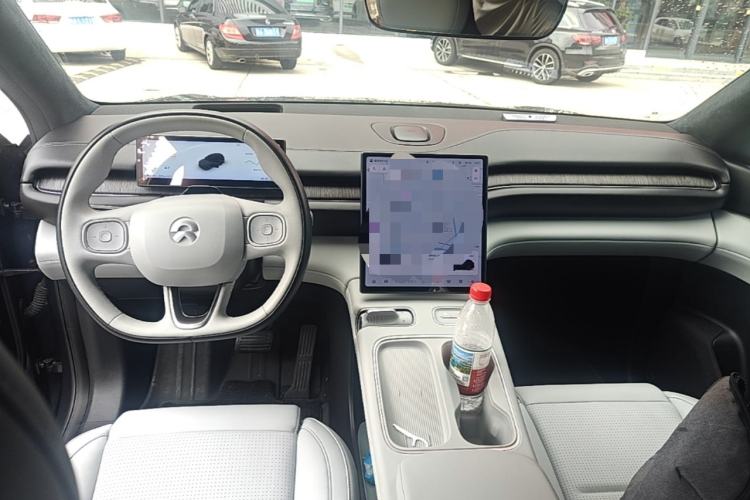 Used Nio ES6 2023 75 kWh Center Console