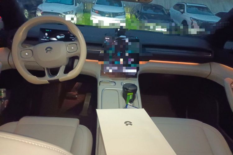 Used Nio ES6 2023 75 kWh Center Console