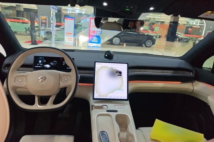 Used Nio ES6 2023 75 kWh Center Console