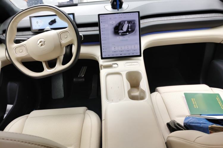 Used Nio ES6 2023 75 kWh Center Console