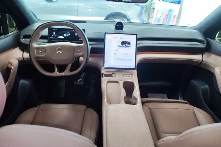Used Nio ES6 2023 75 kWh Center Console