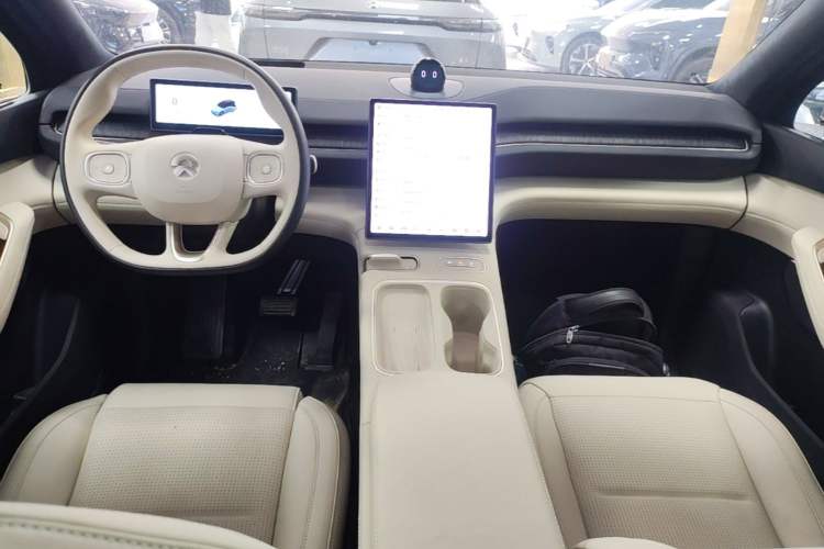 Used Nio ES6 2023 75 kWh Center Console