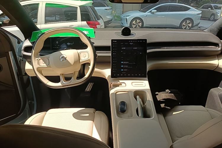 Used Nio ES6 2023 75 kWh Center Console