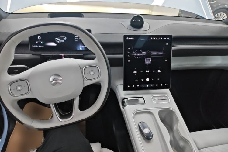 Used Nio ES6 2023 75 kWh Center Console