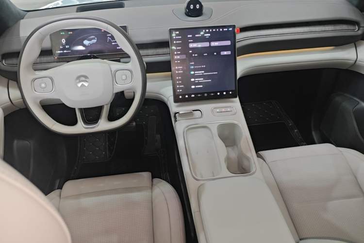 Used Nio ES6 2023 75 kWh Center Console