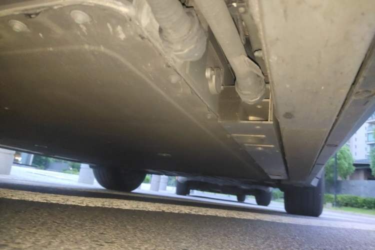 Used Nio ES6 2023 75 kWh Chassis Front Left