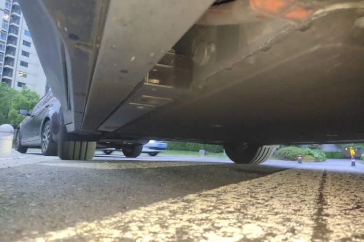 Used Nio ES6 2023 75 kWh Chassis Front Right