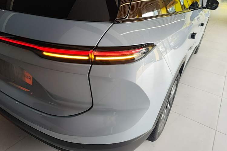Used Nio ES6 2023 75 kWh Exterior 3