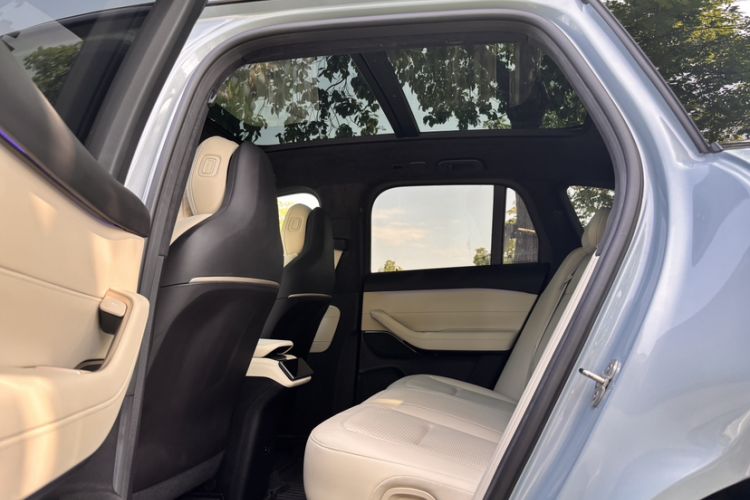 Used Nio ES6 2023 75 kWh Exterior 4