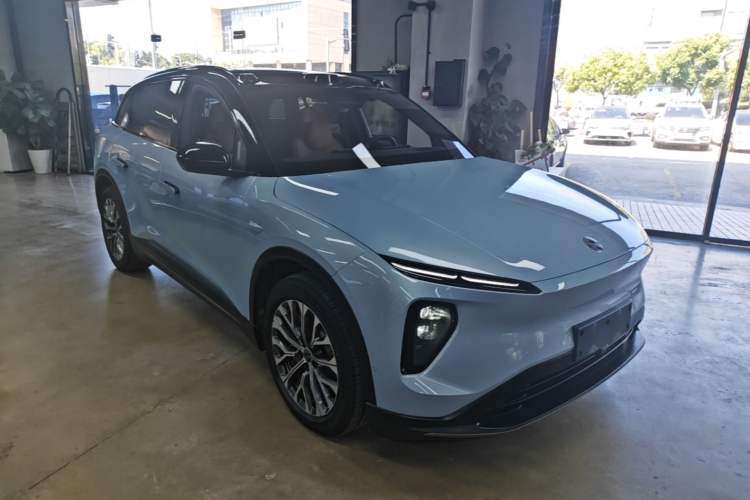 Used Nio ES6 2023 75 kWh Front Right 45 Deg
