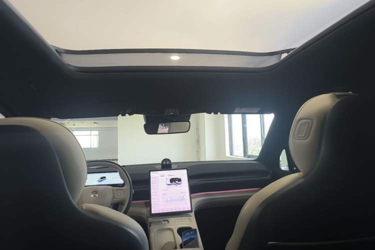 Used Nio ES6 2023 75 kWh Headliner