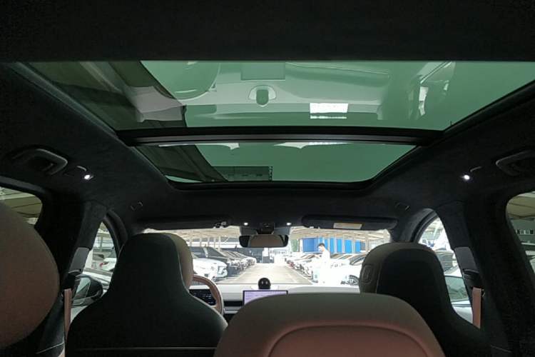 Used Nio ES6 2023 75 kWh Headliner