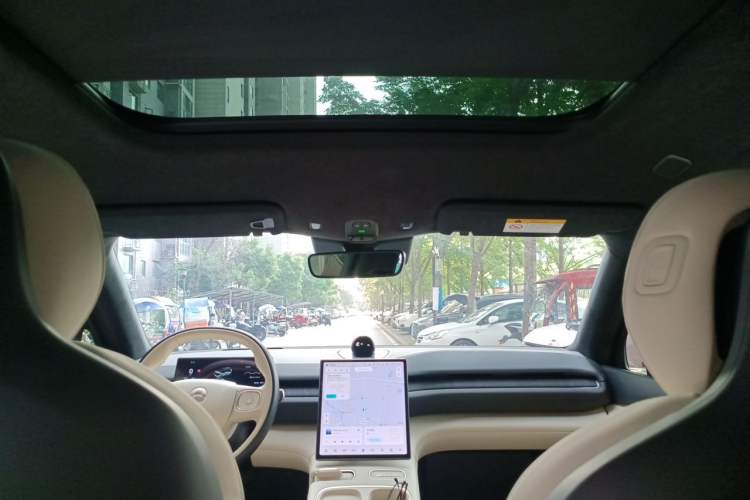 Used Nio ES6 2023 75 kWh Headliner