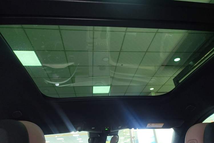 Used Nio ES6 2023 75 kWh Headliner