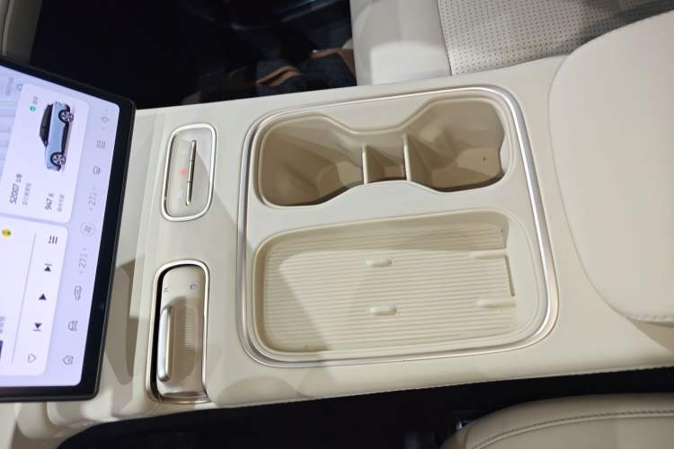 Used Nio ES6 2023 75 kWh Interior 1