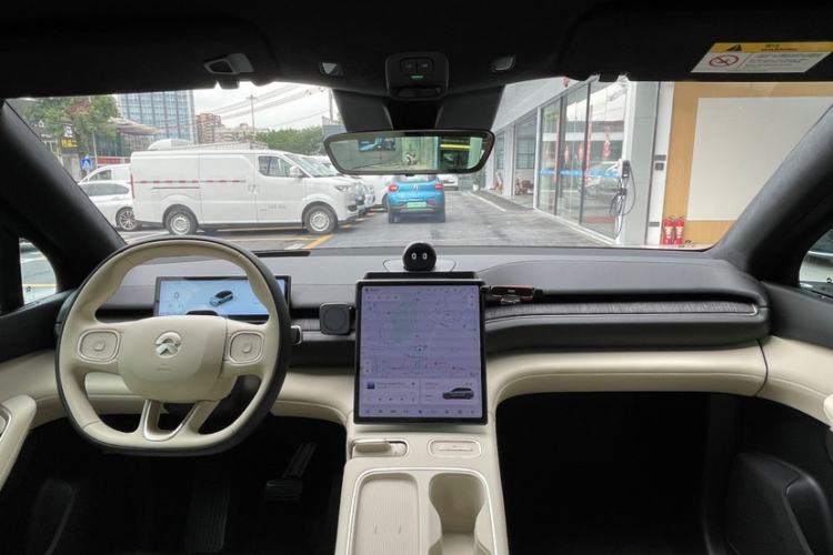 Used Nio ES6 2023 75 kWh Interior 10