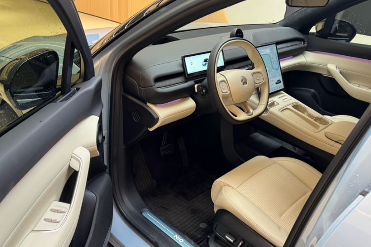 Used Nio ES6 2023 75 kWh Interior 12