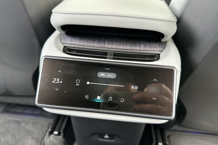 Used Nio ES6 2023 75 kWh Interior 12