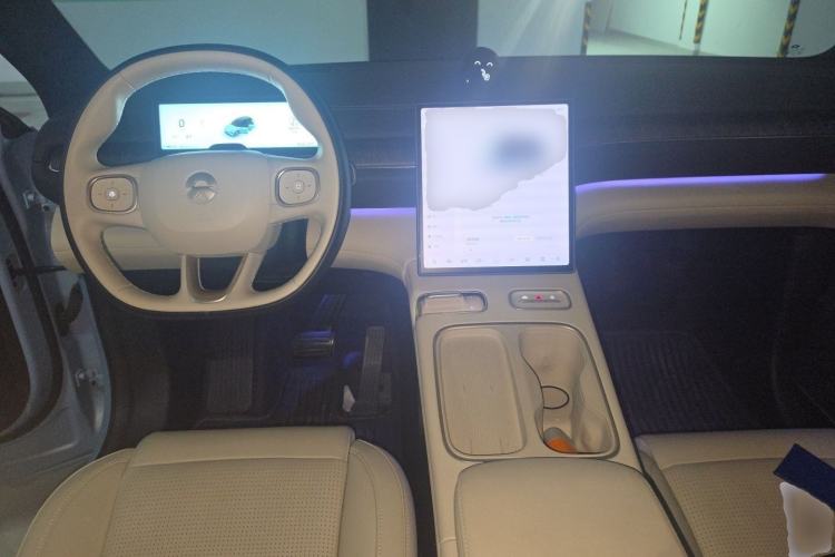 Used Nio ES6 2023 75 kWh Interior 2
