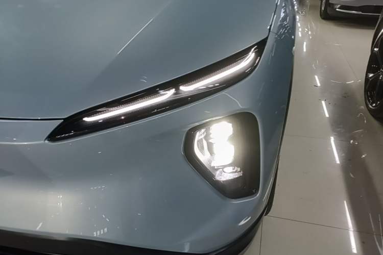 Used Nio ES6 2023 75 kWh Left Front Headlight