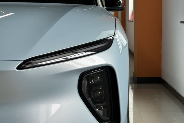 Used Nio ES6 2023 75 kWh Left Front Headlight