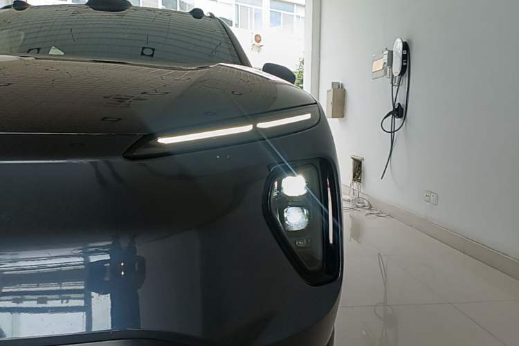 Used Nio ES6 2023 75 kWh Left Front Headlight
