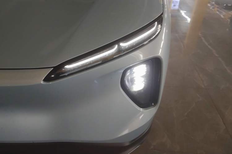 Used Nio ES6 2023 75 kWh Left Front Headlight
