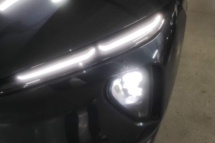 Used Nio ES6 2023 75 kWh Left Front Headlight