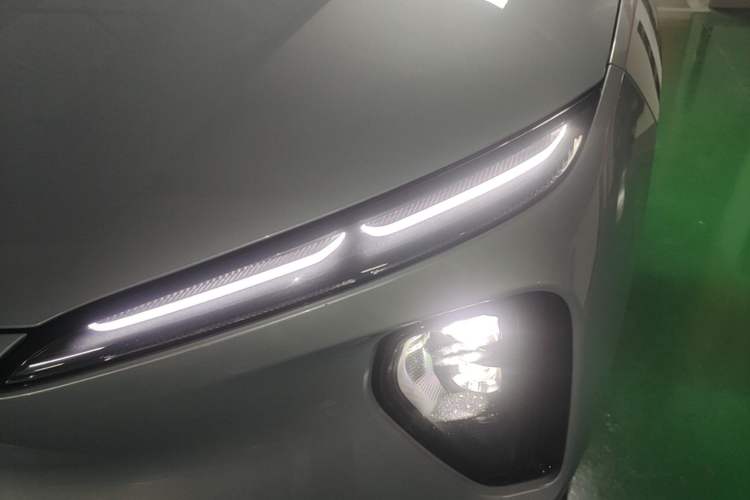 Used Nio ES6 2023 75 kWh Left Front Headlight