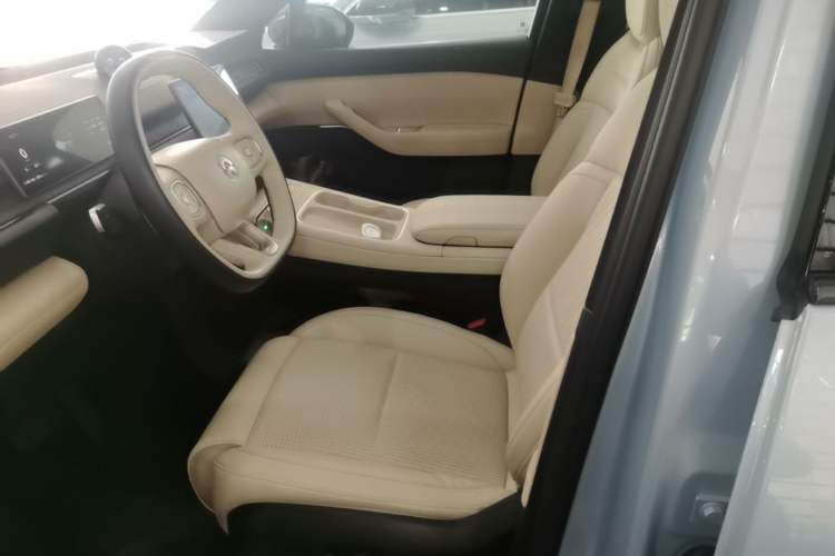 Used Nio ES6 2023 75 kWh Left Front Seat